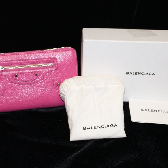 Clutches_&_Wristlets